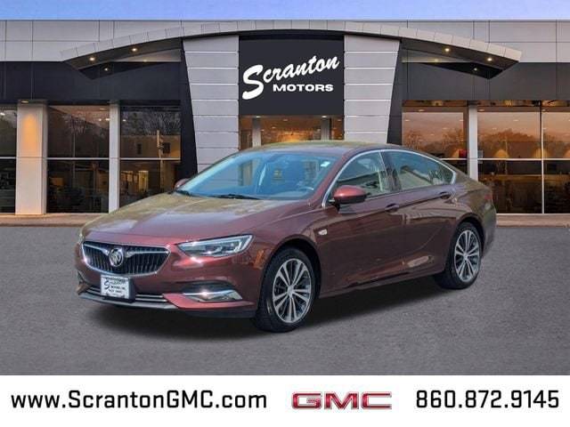 2018 Buick Regal Sportback Essence AWD photo