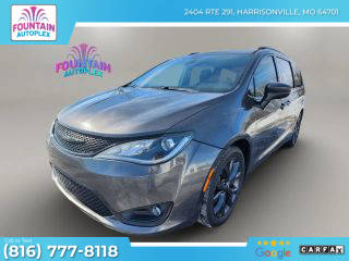 2018 Chrysler Pacifica Minivan Touring L Plus FWD photo