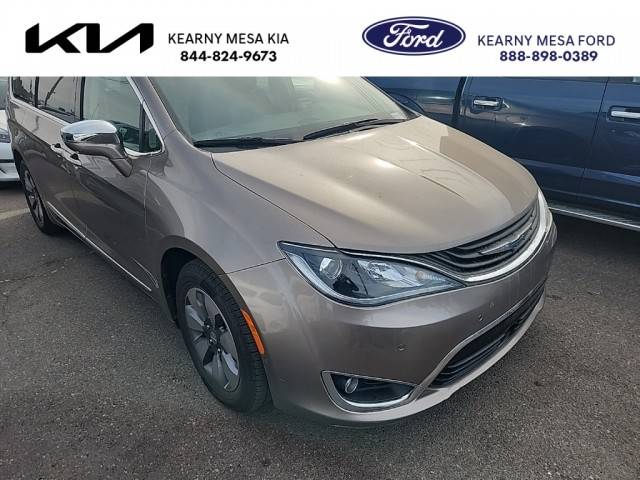 2018 Chrysler Pacifica Minivan Hybrid Limited FWD photo