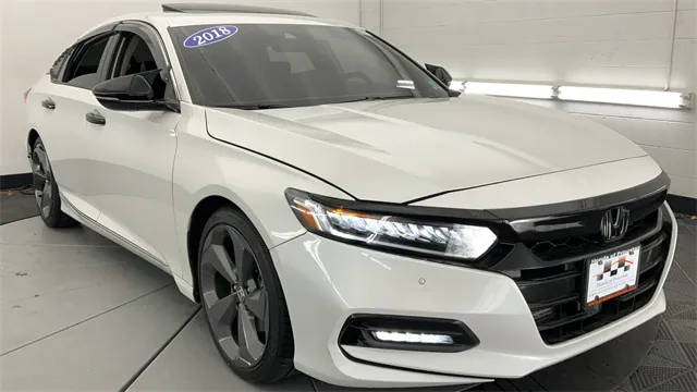 2018 Honda Accord Touring 2.0T FWD photo