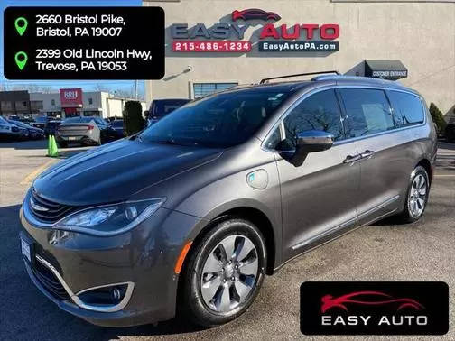 2018 Chrysler Pacifica Minivan Hybrid Limited FWD photo