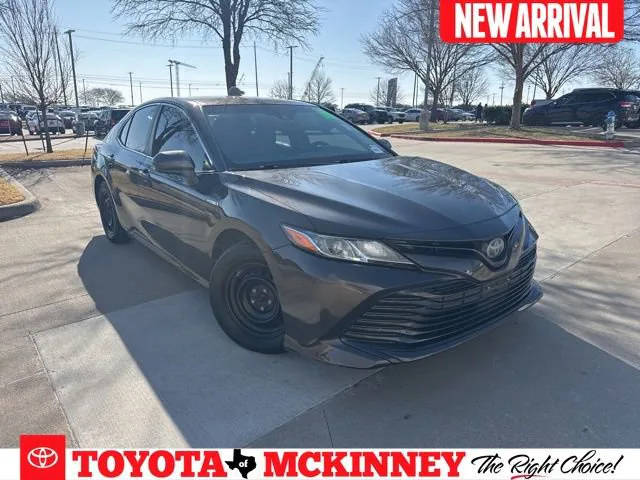 2018 Toyota Camry Hybrid LE FWD photo