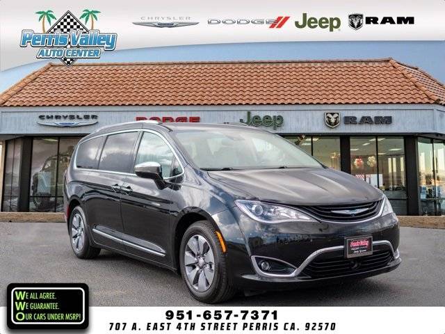 2018 Chrysler Pacifica Minivan Hybrid Limited FWD photo