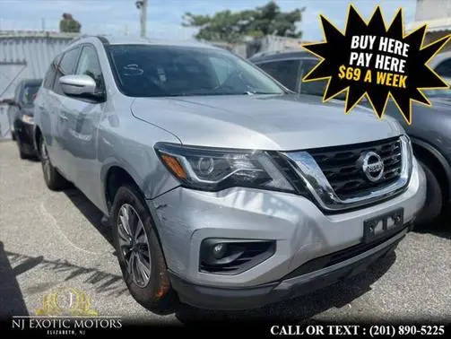 2017 Nissan Pathfinder SV 4WD photo