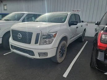 2018 Nissan Titan PRO-4X 4WD photo