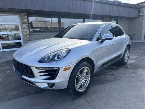 2016 Porsche Macan S AWD photo