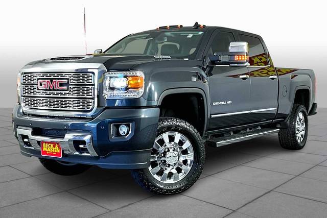 2018 GMC Sierra 2500HD Denali 4WD photo