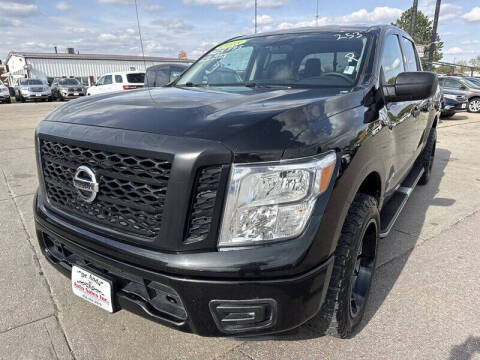 2018 Nissan Titan S 4WD photo