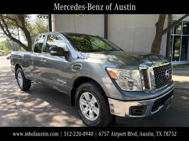 2017 Nissan Titan SV 4WD photo