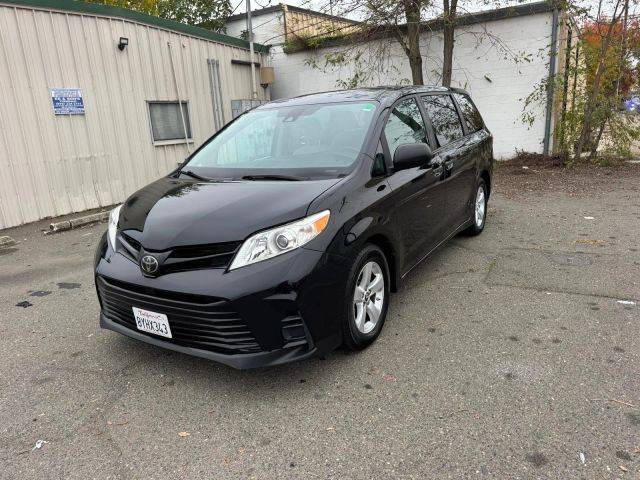 2018 Toyota Sienna L FWD photo