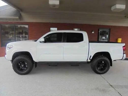 2018 Toyota Tacoma SR5 4WD photo