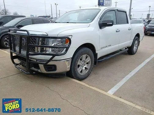 2018 Nissan Titan SV RWD photo