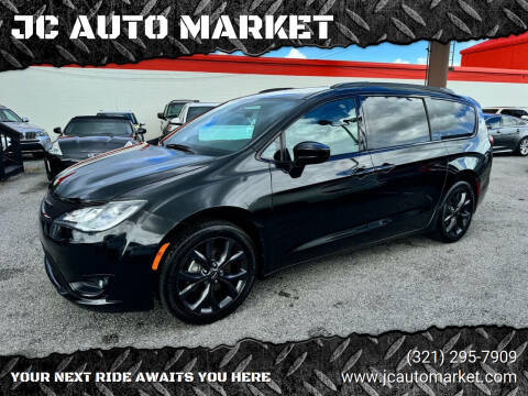 2018 Chrysler Pacifica Minivan Touring L FWD photo