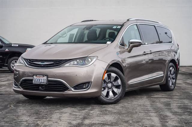 2018 Chrysler Pacifica Minivan Hybrid Limited FWD photo