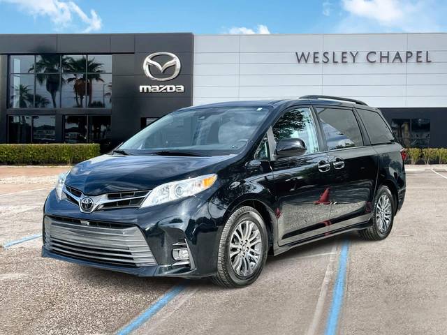 2018 Toyota Sienna XLE Premium FWD photo