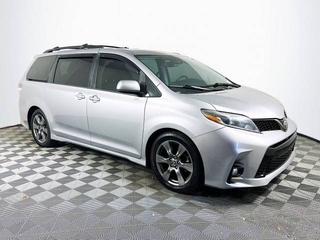 2018 Toyota Sienna SE FWD photo