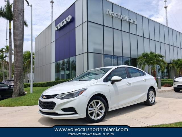 2017 Chevrolet Cruze LT FWD photo