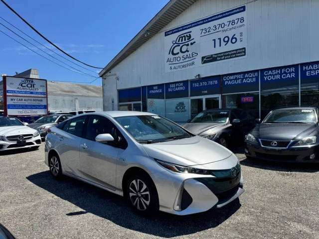 2017 Toyota Prius Prime Plus FWD photo