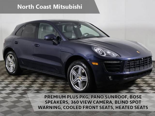 2018 Porsche Macan  AWD photo