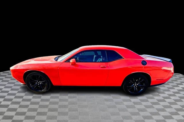 2018 Dodge Challenger SXT RWD photo