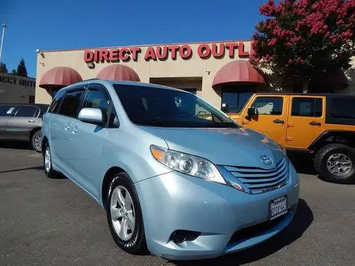 2015 Toyota Sienna LE FWD photo