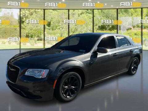 2016 Chrysler 300 Limited RWD photo