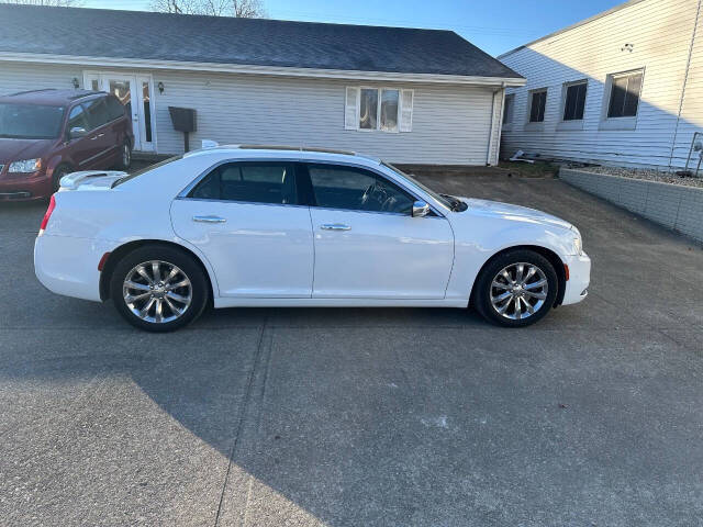 2017 Chrysler 300 300C AWD photo