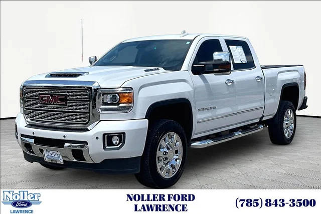 2018 GMC Sierra 2500HD Denali 4WD photo