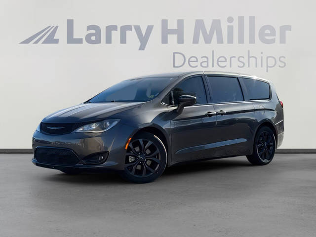 2018 Chrysler Pacifica Minivan Touring Plus FWD photo