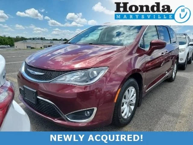 2018 Chrysler Pacifica Minivan Touring L Plus FWD photo