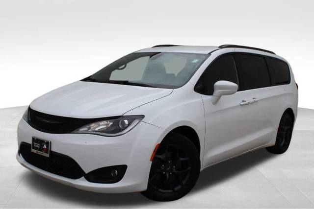 2018 Chrysler Pacifica Minivan Touring L Plus FWD photo