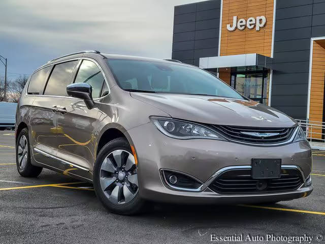 2018 Chrysler Pacifica Minivan Hybrid Limited FWD photo