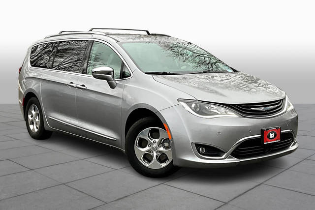 2018 Chrysler Pacifica Minivan Hybrid Limited FWD photo