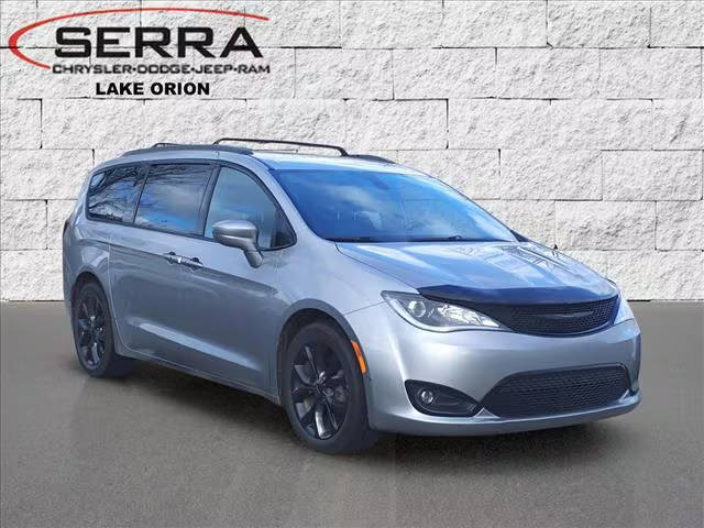 2018 Chrysler Pacifica Minivan Touring L Plus FWD photo