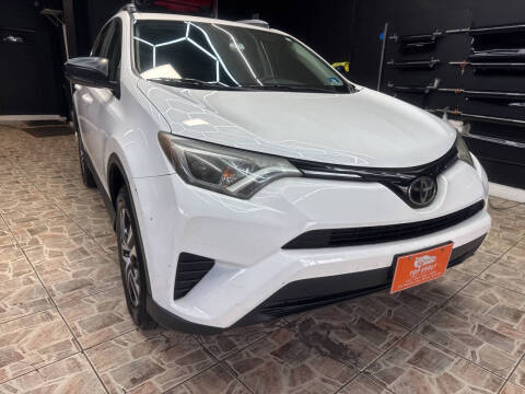2018 Toyota RAV4 LE AWD photo