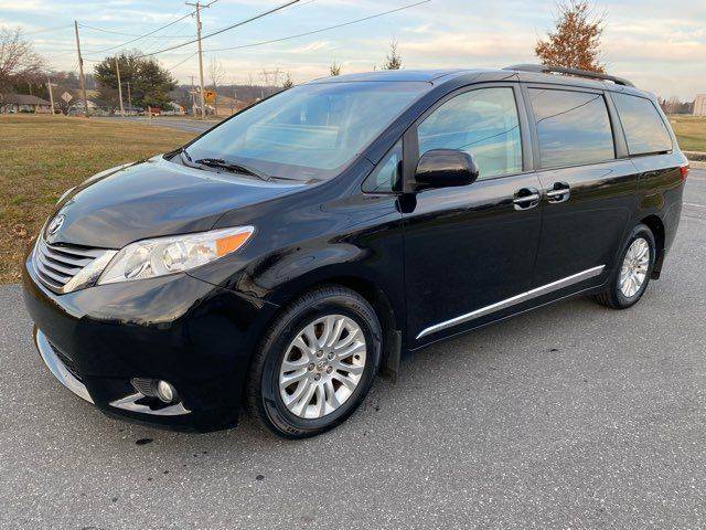 2015 Toyota Sienna XLE FWD photo
