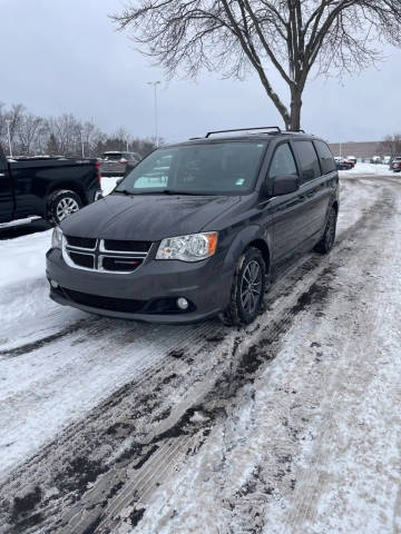 2017 Dodge Grand Caravan SXT FWD photo