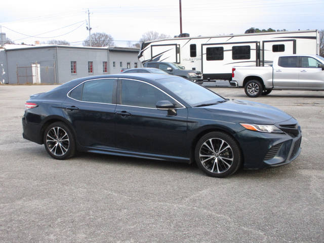 2018 Toyota Camry SE FWD photo