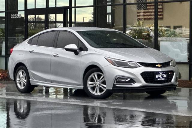 2017 Chevrolet Cruze LT FWD photo