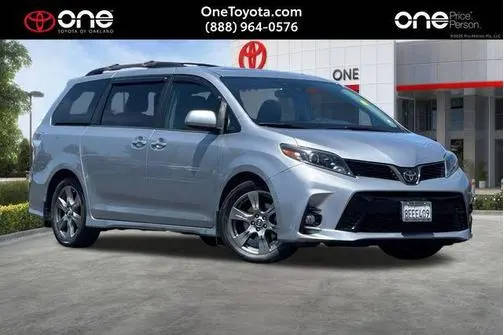 2018 Toyota Sienna SE FWD photo