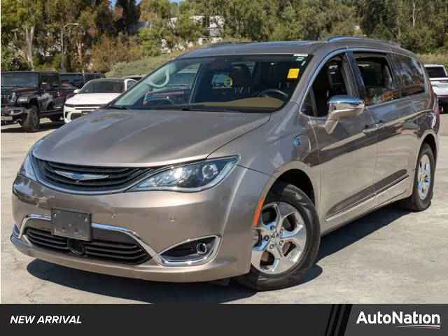 2018 Chrysler Pacifica Minivan Hybrid Limited FWD photo