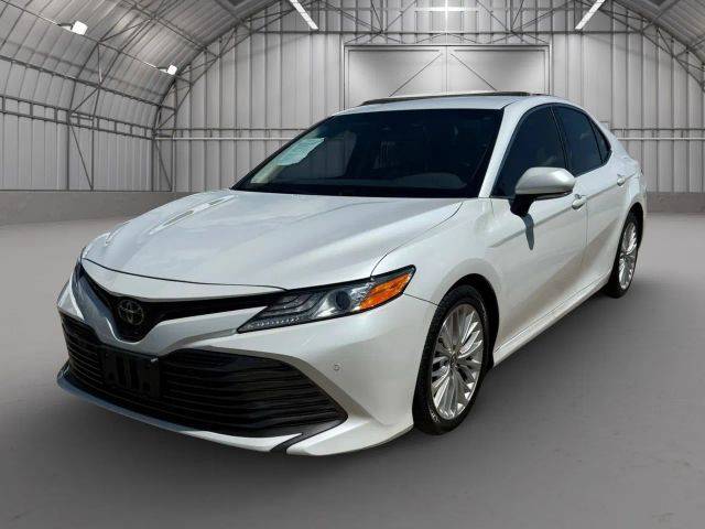 2018 Toyota Camry XLE FWD photo