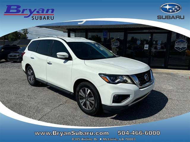 2017 Nissan Pathfinder SV FWD photo