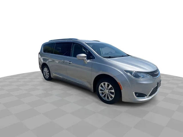 2018 Chrysler Pacifica Minivan Touring L FWD photo