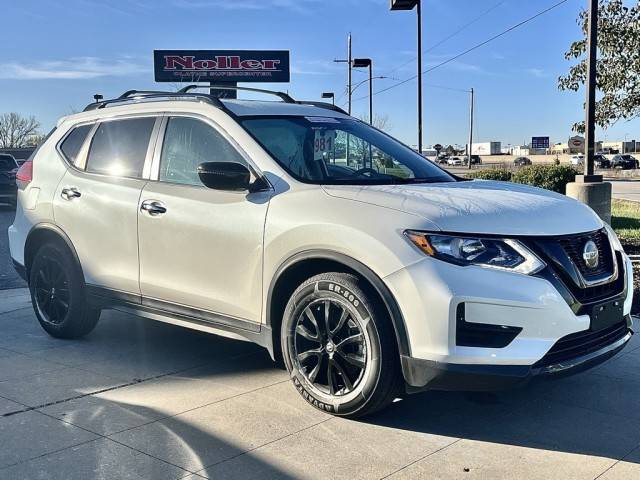 2018 Nissan Rogue SV FWD photo