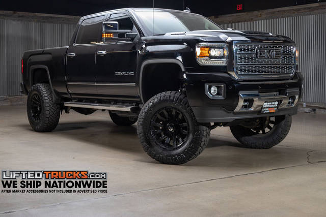 2018 GMC Sierra 2500HD Denali 4WD photo