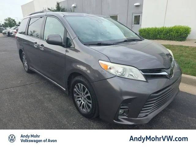 2018 Toyota Sienna XLE FWD photo