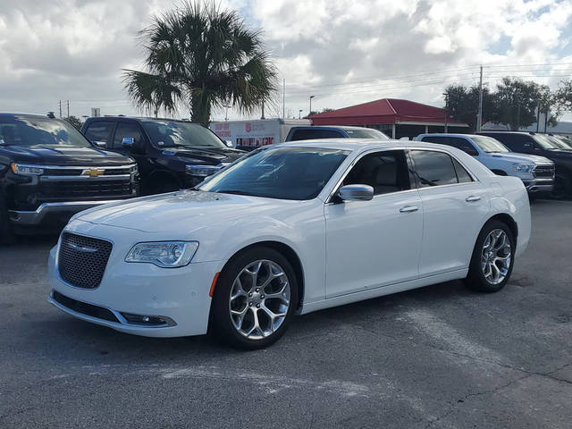 2017 Chrysler 300 300C Platinum RWD photo