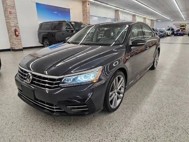 2018 Volkswagen Passat R-Line FWD photo