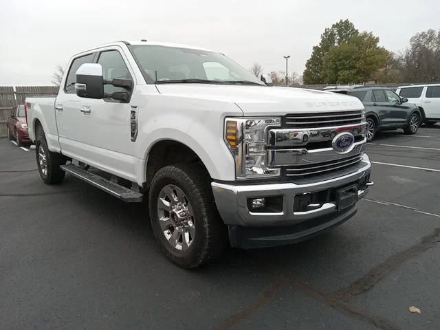 2018 Ford F-250 Super Duty LARIAT 4WD photo